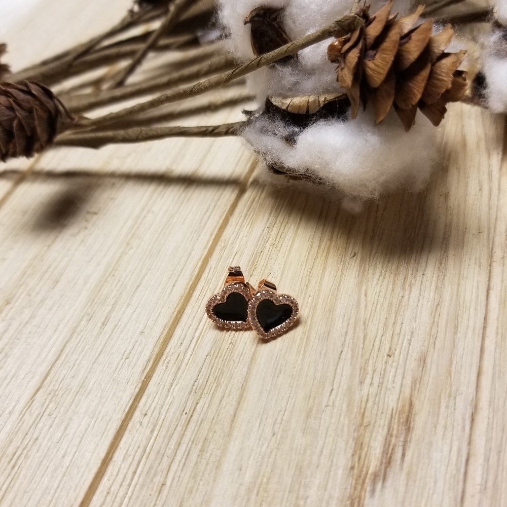 Stunning Rose Gold black sapphire heart studs - Picture 4 of 4